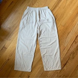 Hackwith Design House cream cropped lightweight pants with pockets size xs